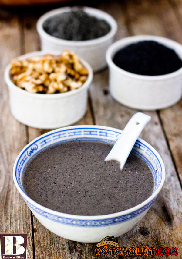Brown rice milk powder with peanuts and black sesame